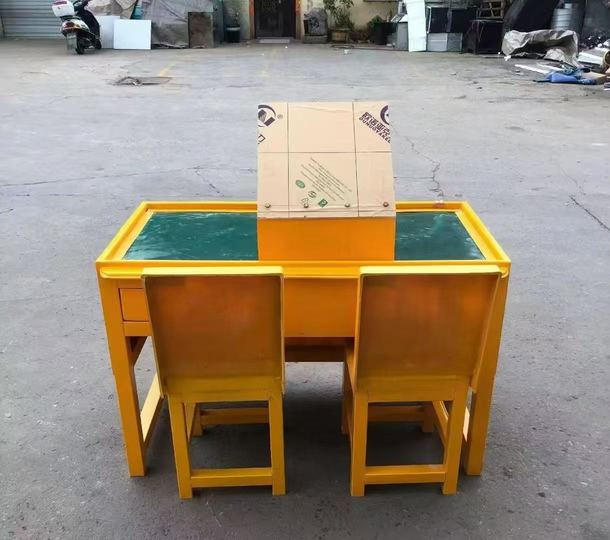 怀仁防静电导通桌井下煤矿火工品发放桌：危险品流转的安全守护者